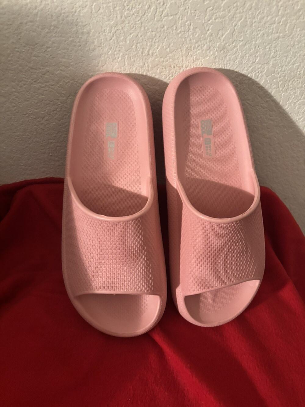 32 Degrees Unisex Cushion Slide Sandals, Pink 1574219 women’s 11-12 men’s 9-10